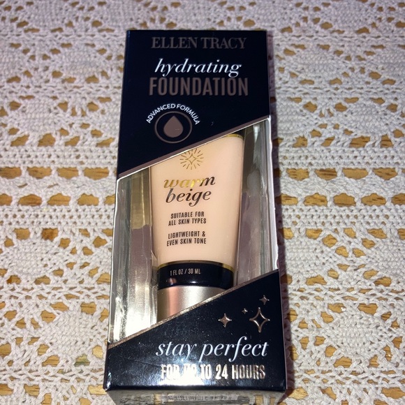 - Tracy Ellen, Hydrating Foundation, Warm beige - Picture 1 of 2